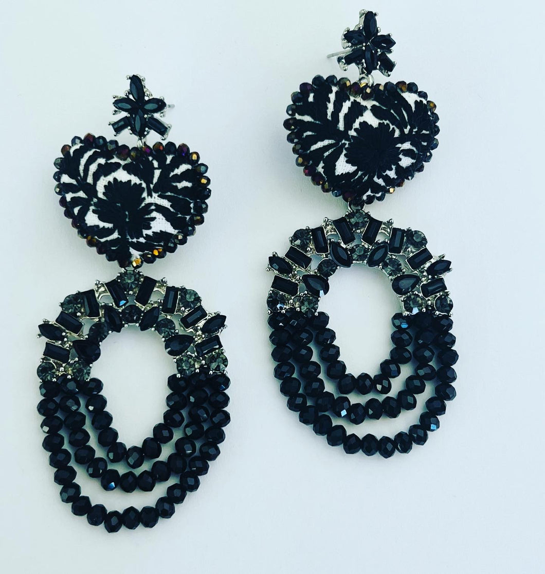 Earring White and Black